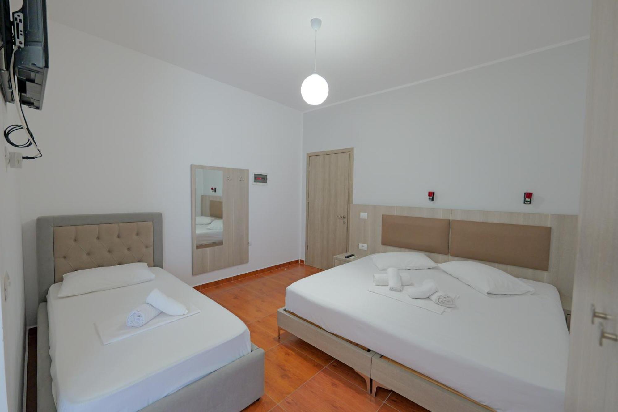 Hotel Vila Aurora à Ksamil Extérieur photo