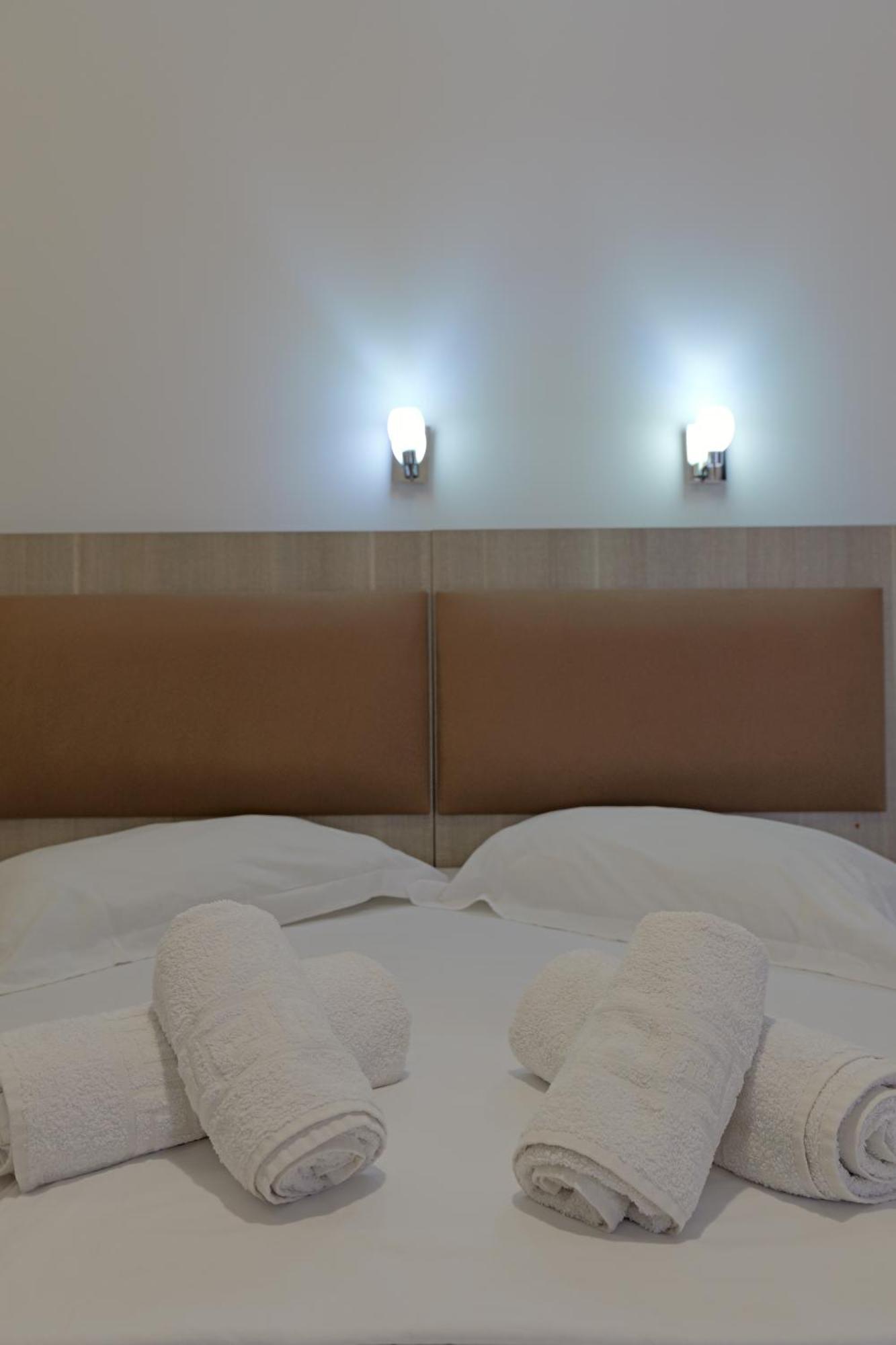 Hotel Vila Aurora à Ksamil Extérieur photo