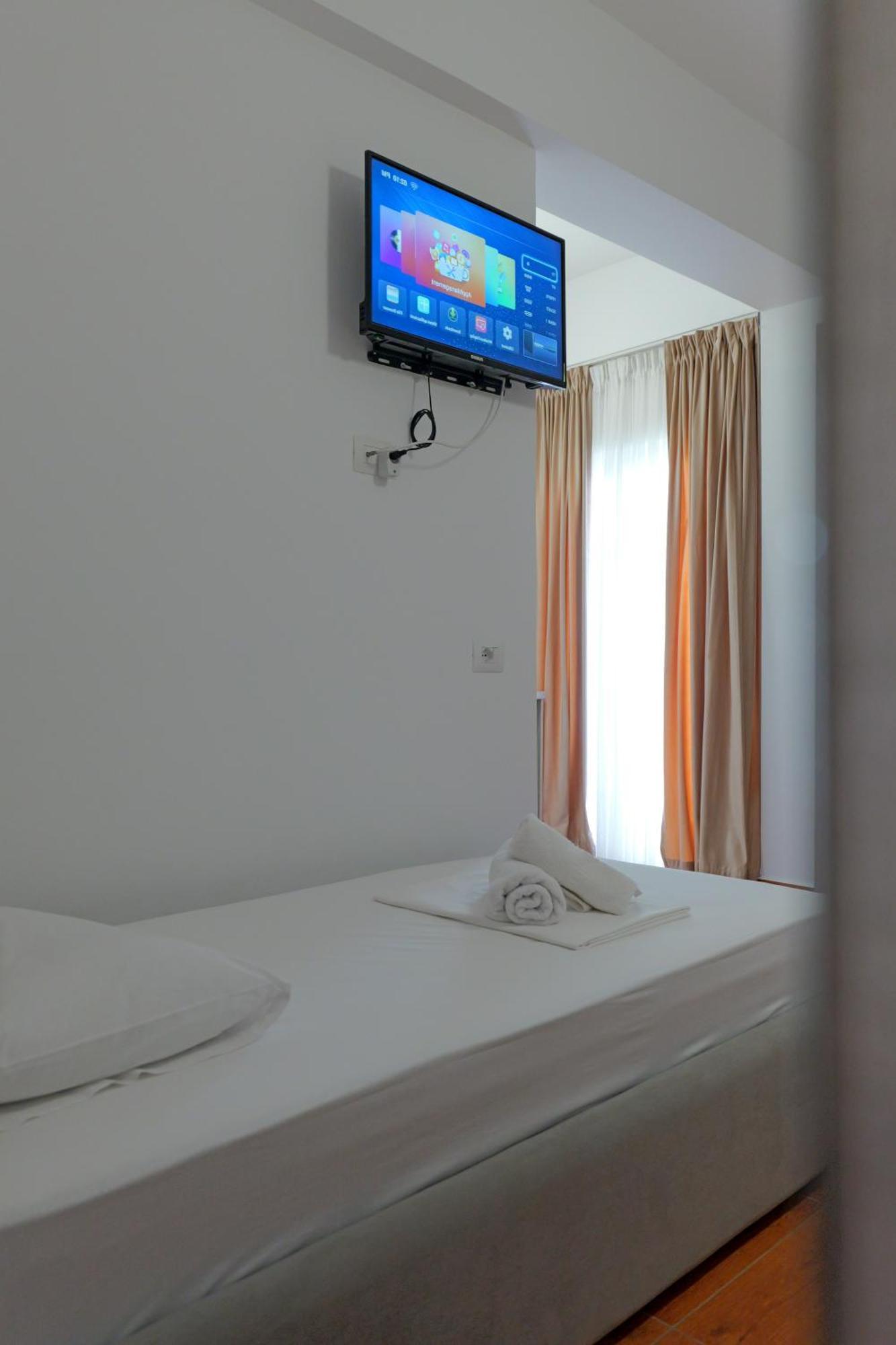 Hotel Vila Aurora à Ksamil Extérieur photo